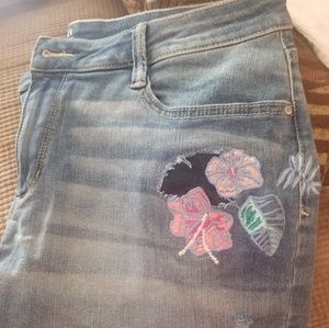 Ana designer shorts with designs nwot